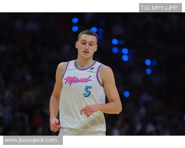 约维奇力挺球队缺少核心依然能拼搏争胜展现不屈精神